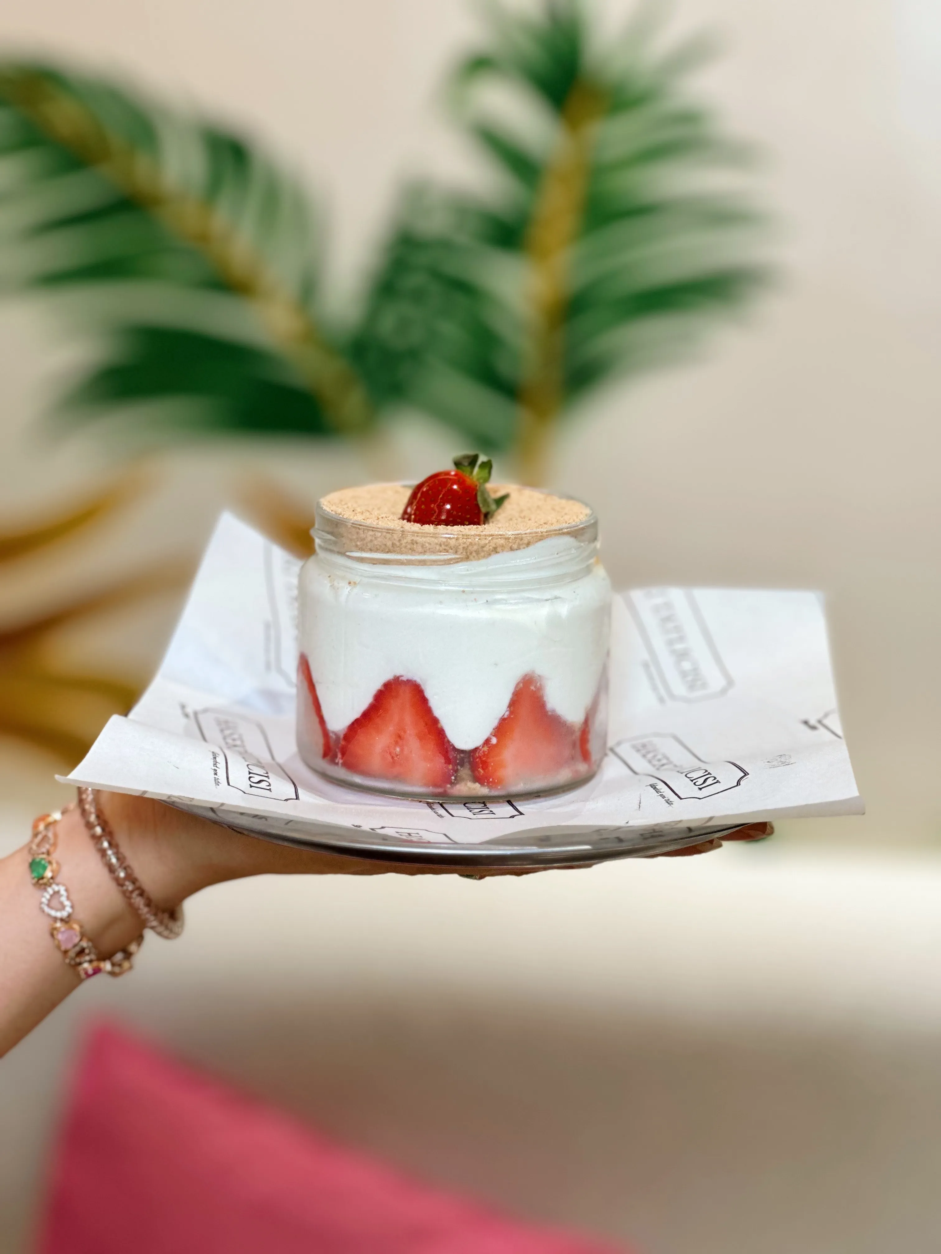 Magnolienpudding mit Erdbeeren