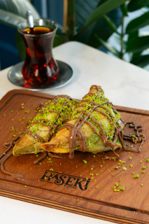 Dreieckiger Katmer mit Schokolade