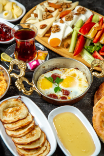 Mixed Breakfast Platter (Serpme Kahvaltı)